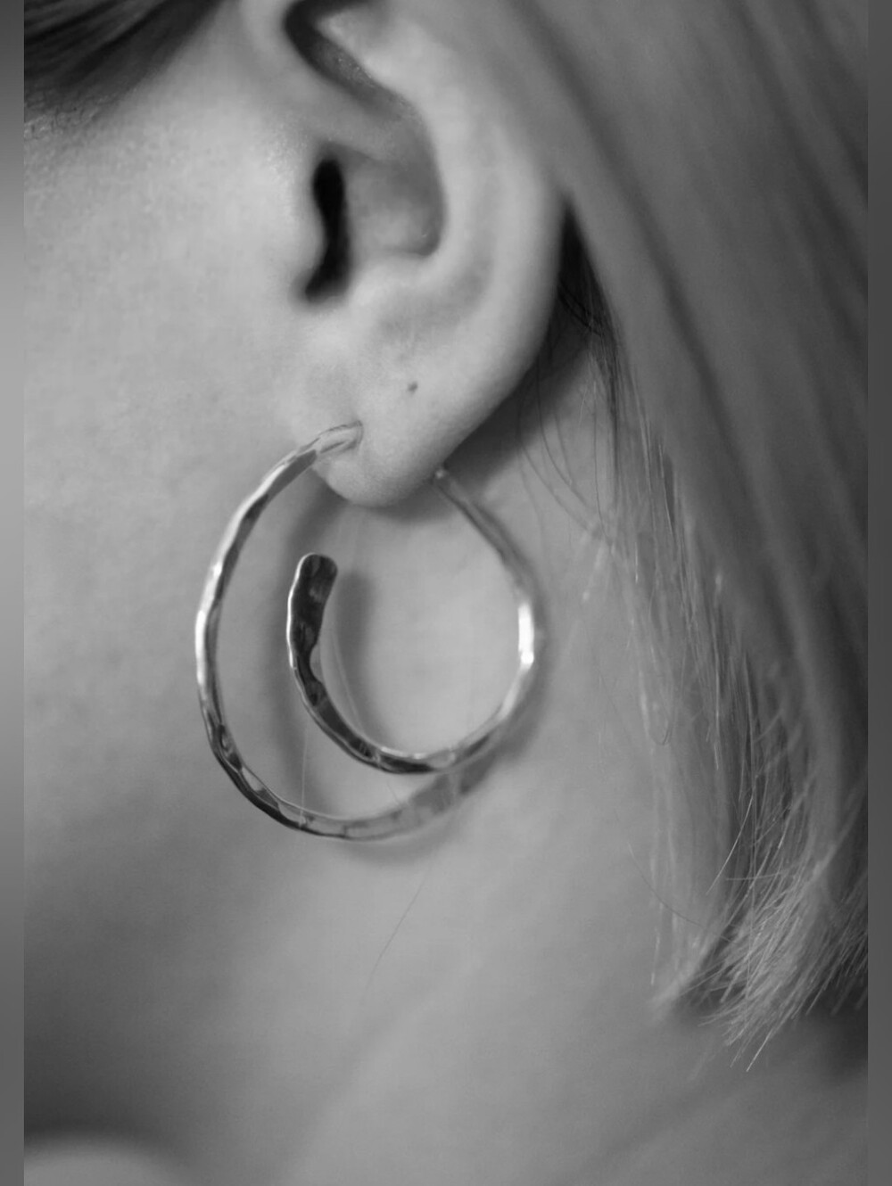 2pc Geometric Open Cool Tone Modern Earrings - Picture 5 of 5